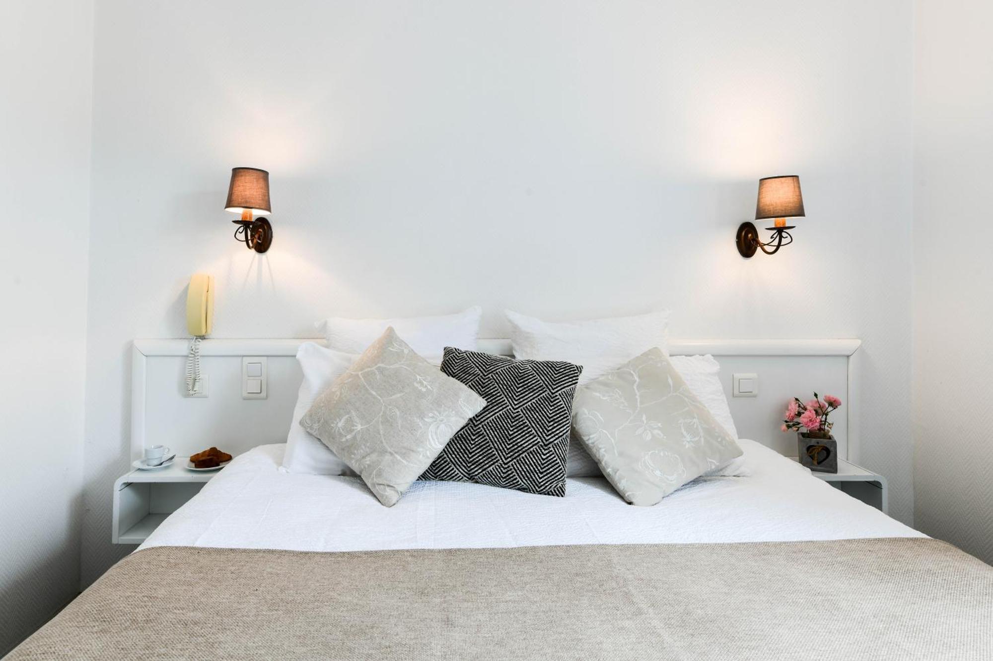 Logis Hotel Etchemaite ラロー エクステリア 写真