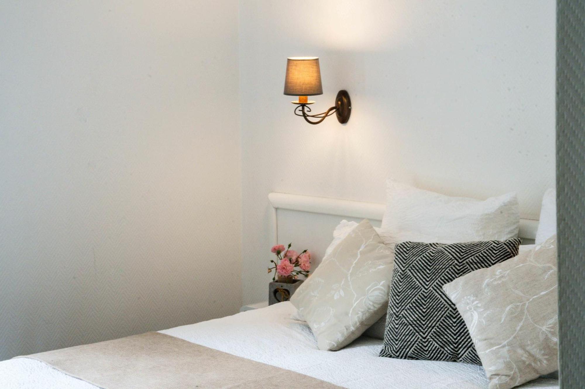 Logis Hotel Etchemaite ラロー エクステリア 写真