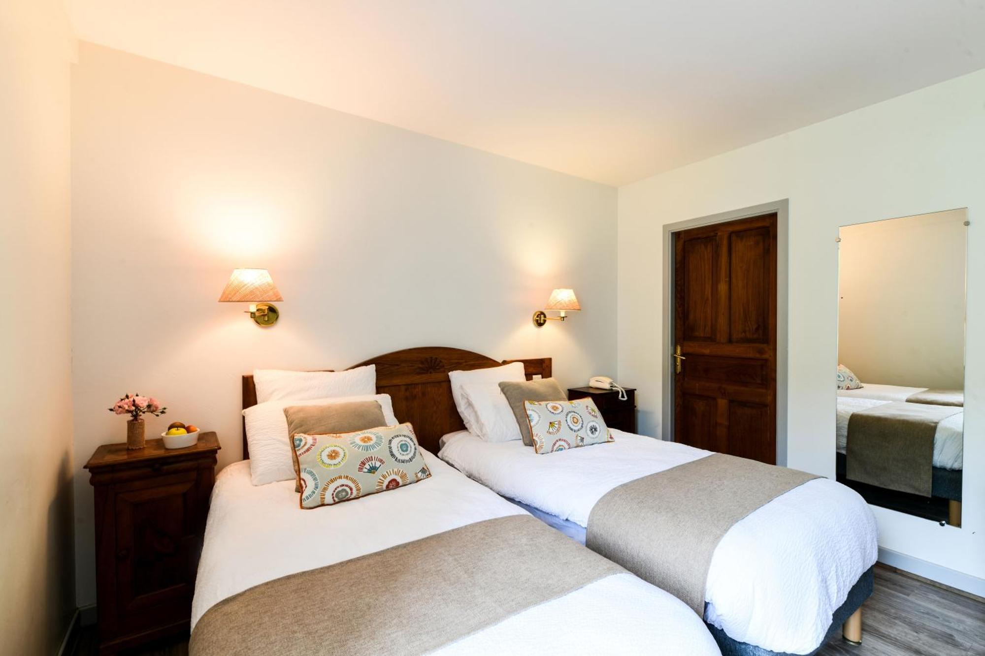 Logis Hotel Etchemaite ラロー エクステリア 写真