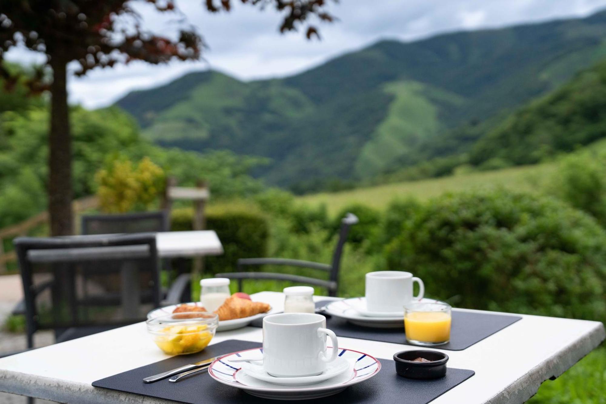 Logis Hotel Etchemaite ラロー エクステリア 写真