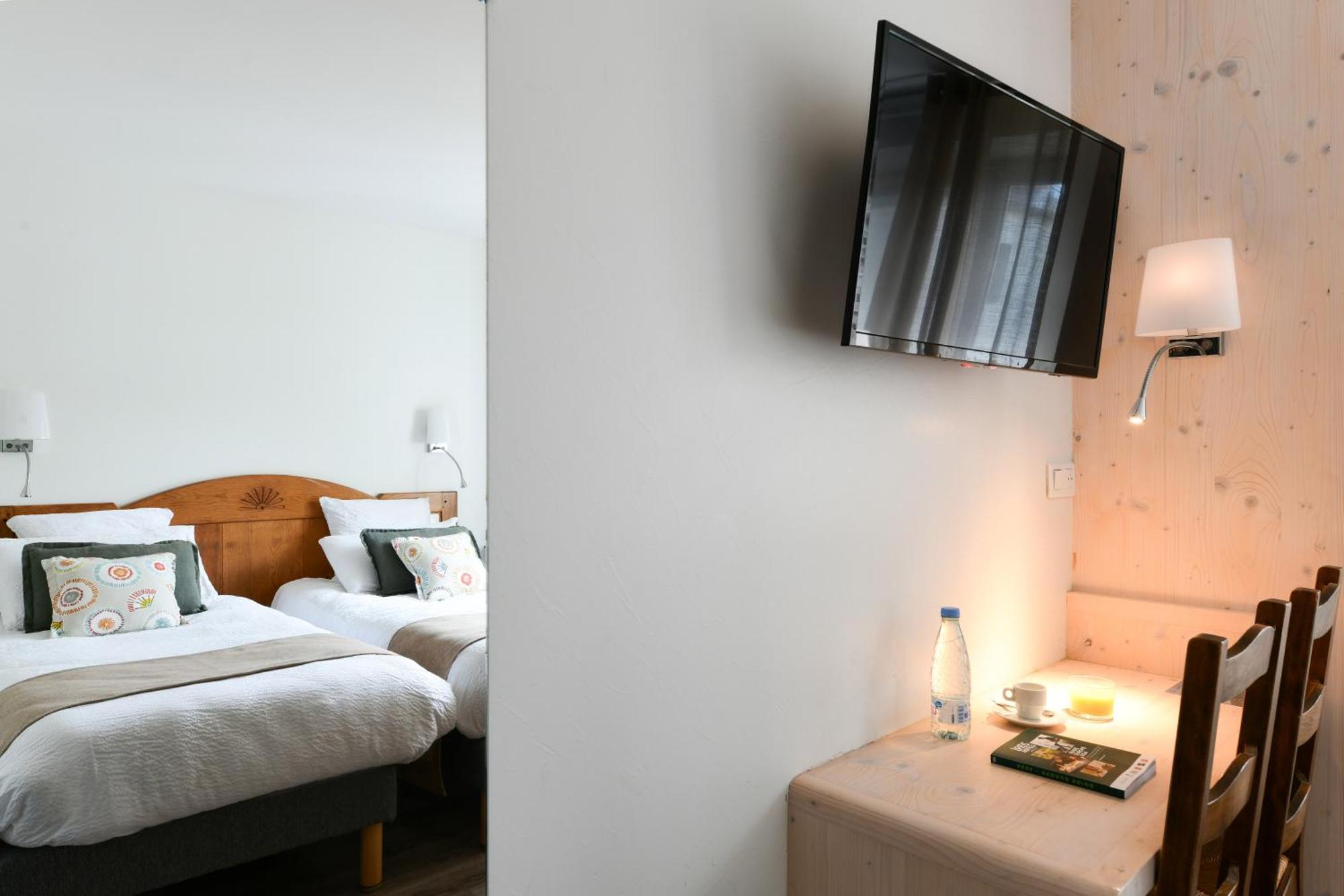 Logis Hotel Etchemaite ラロー エクステリア 写真