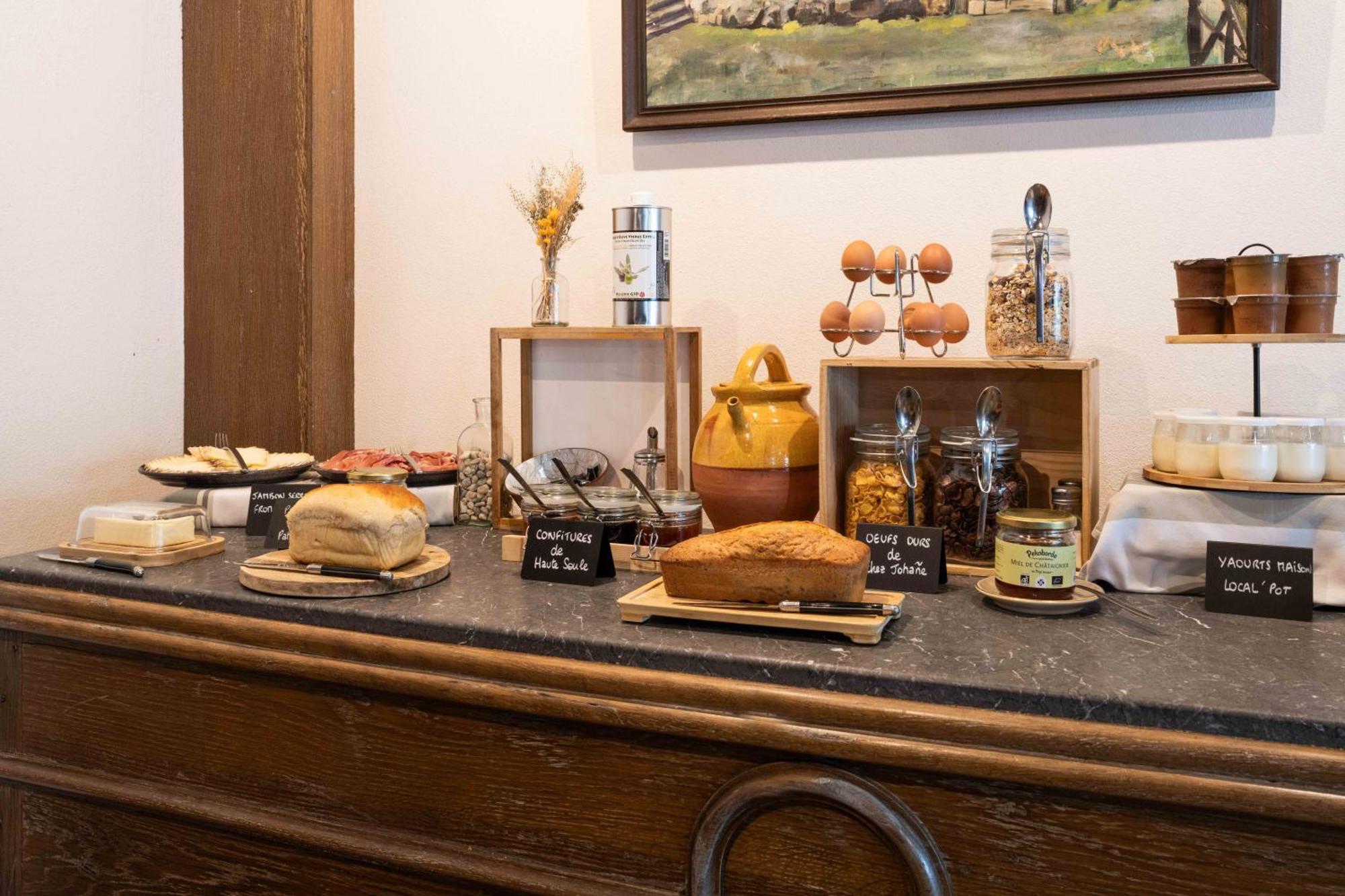 Logis Hotel Etchemaite ラロー エクステリア 写真