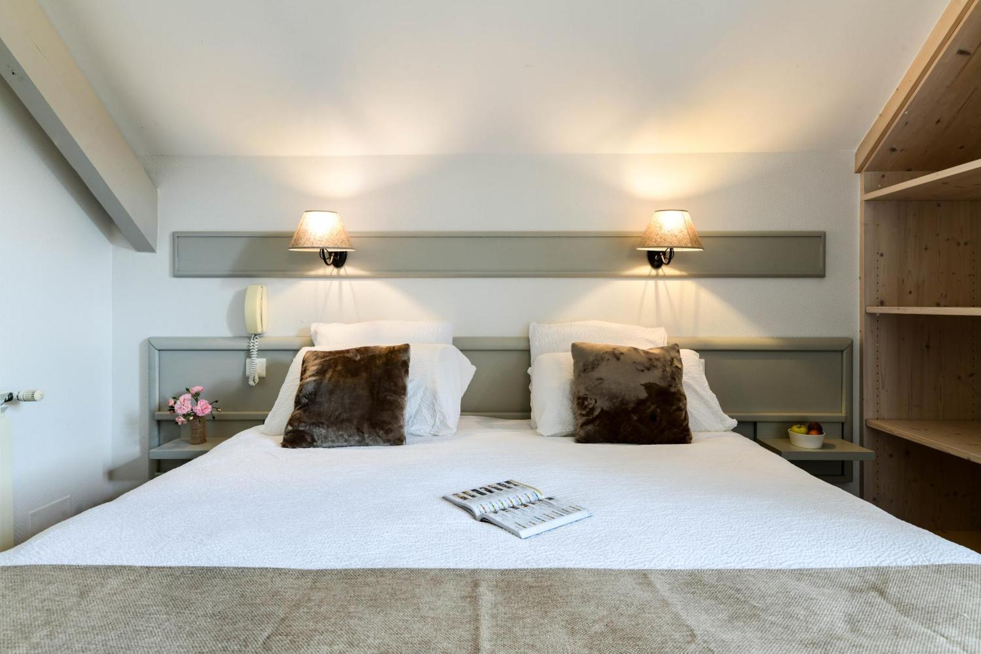 Logis Hotel Etchemaite ラロー エクステリア 写真
