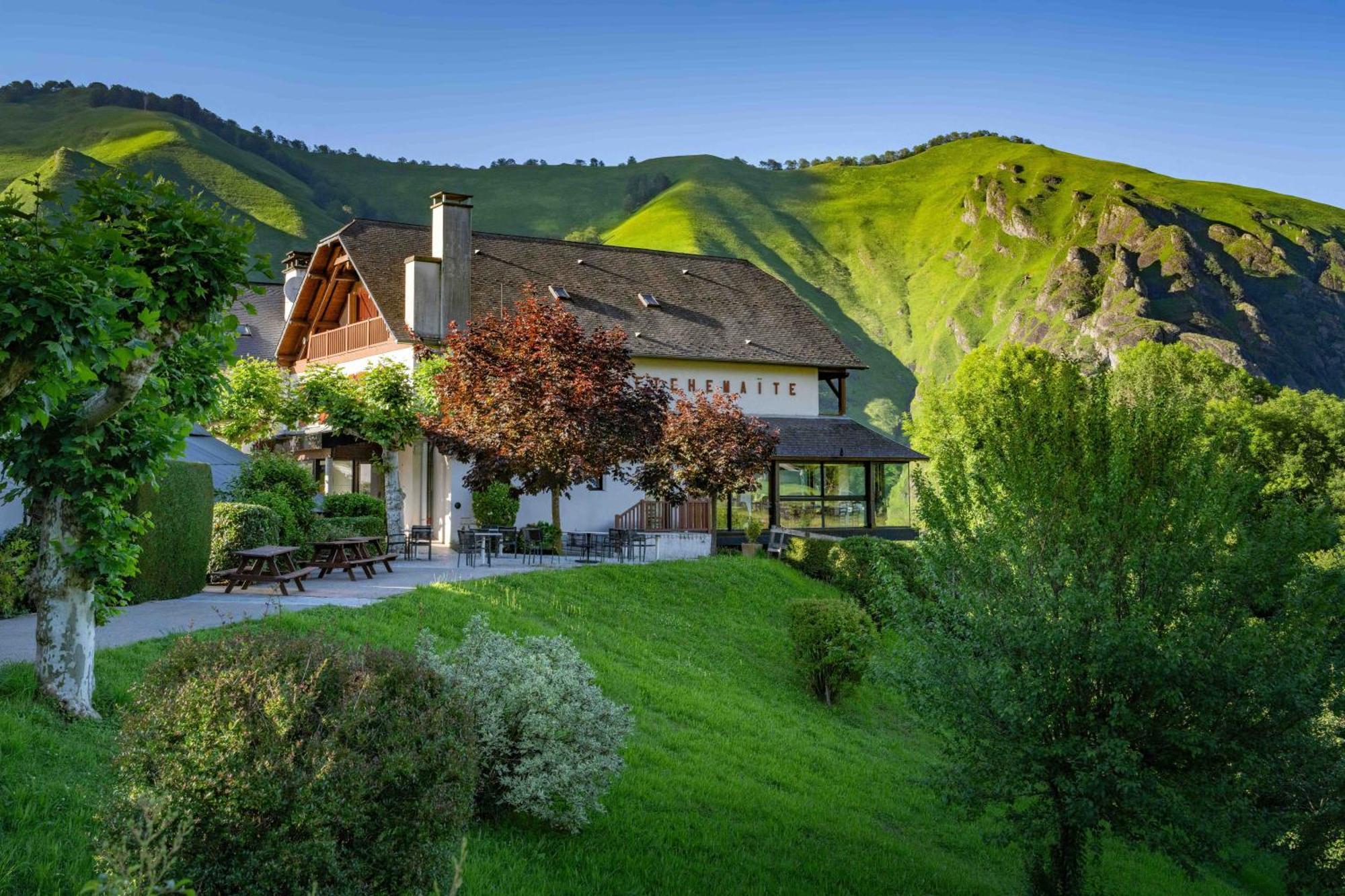 Logis Hotel Etchemaite ラロー エクステリア 写真