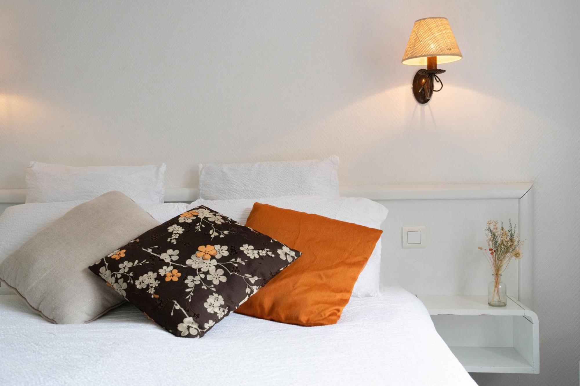 Logis Hotel Etchemaite ラロー エクステリア 写真