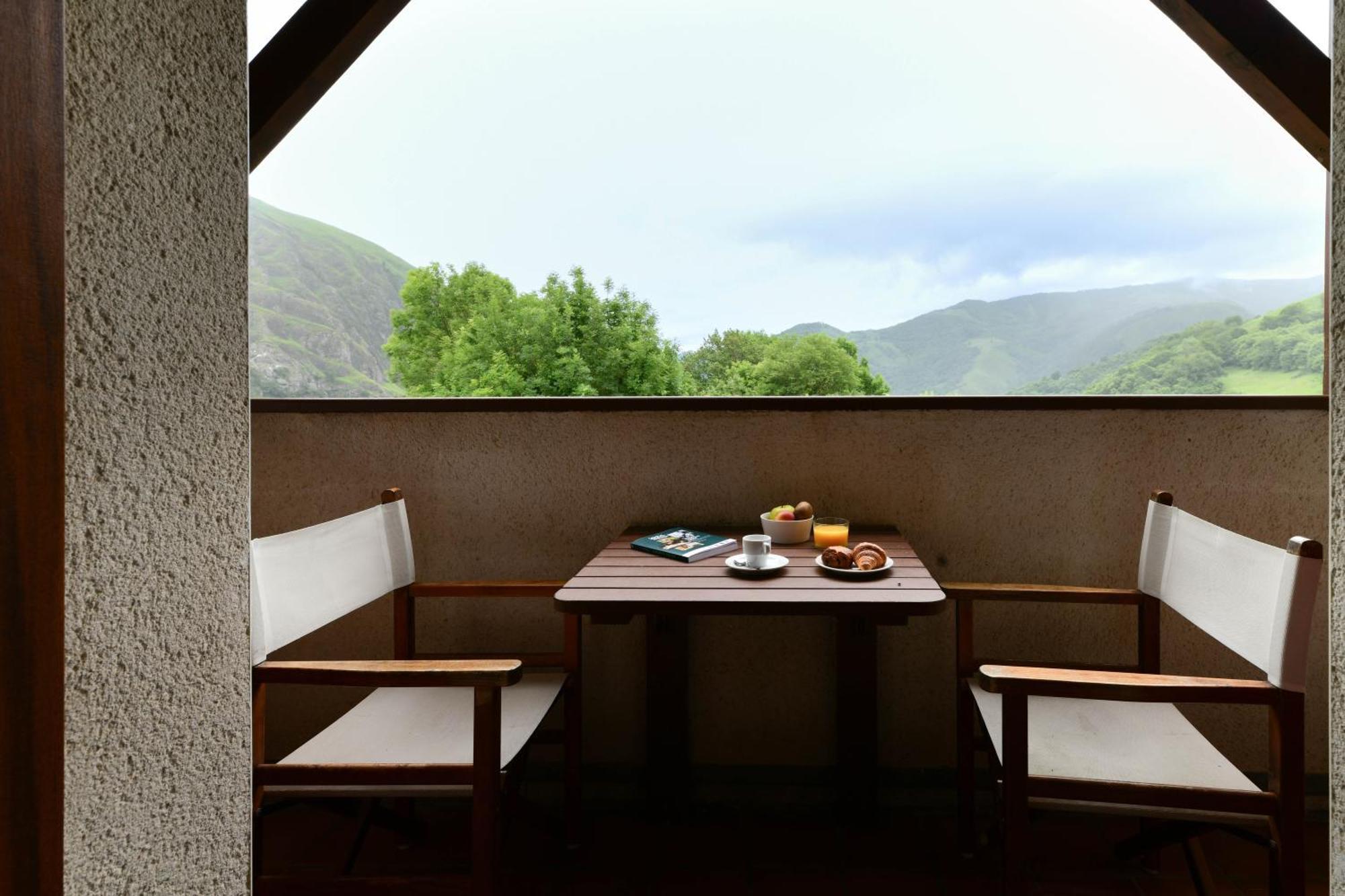 Logis Hotel Etchemaite ラロー エクステリア 写真