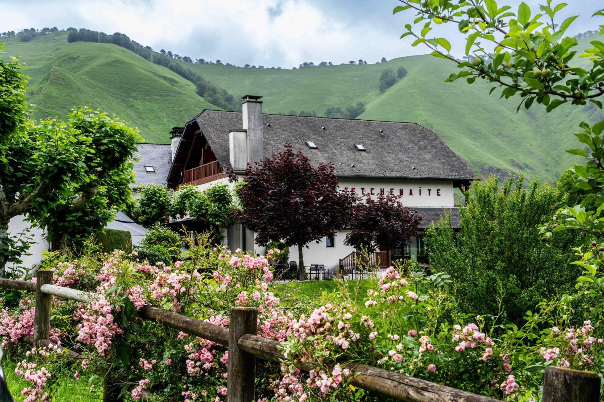 Logis Hotel Etchemaite ラロー エクステリア 写真