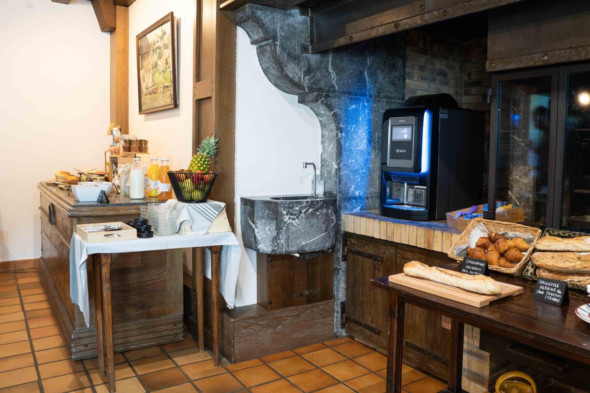 Logis Hotel Etchemaite ラロー エクステリア 写真