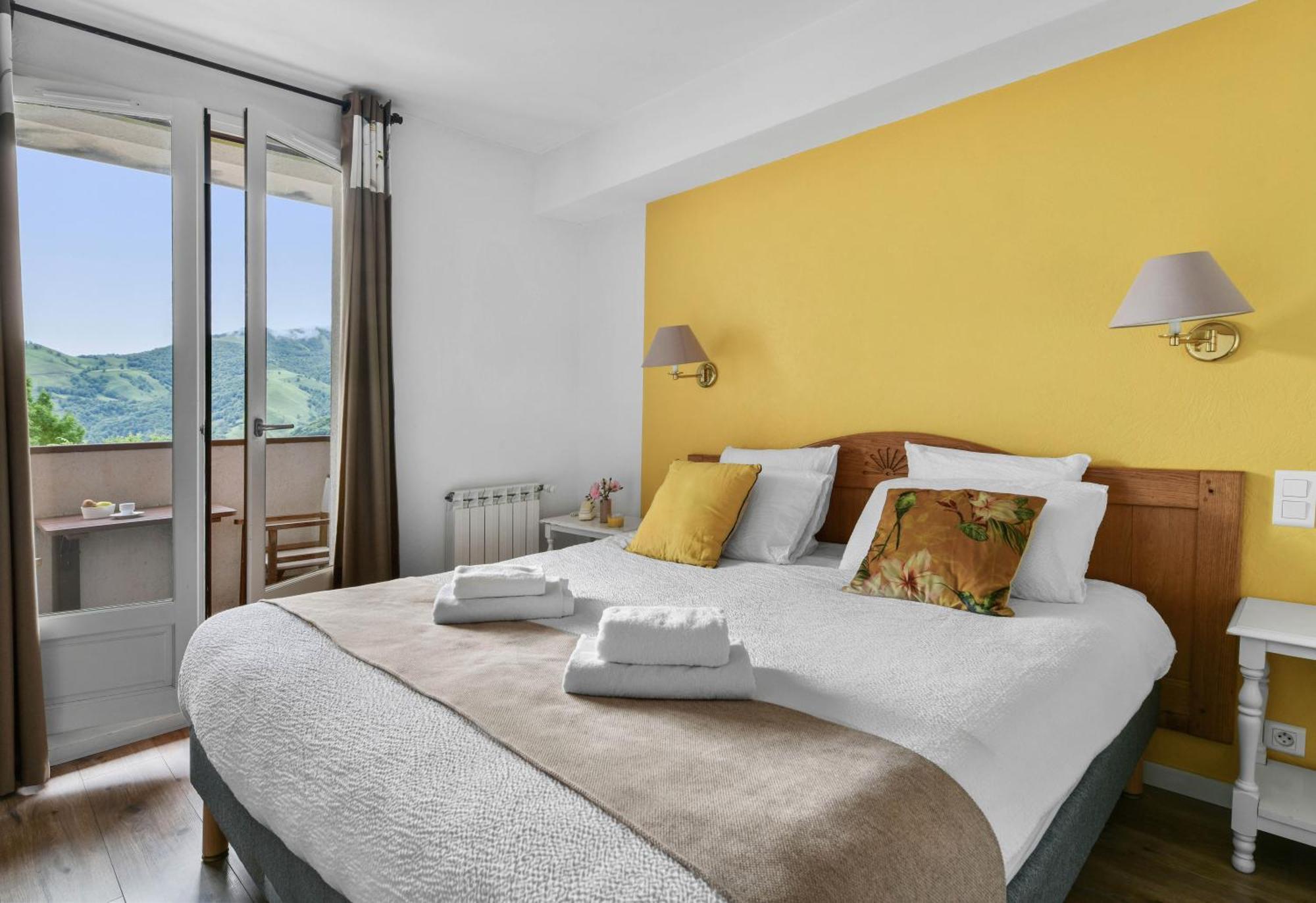 Logis Hotel Etchemaite ラロー エクステリア 写真